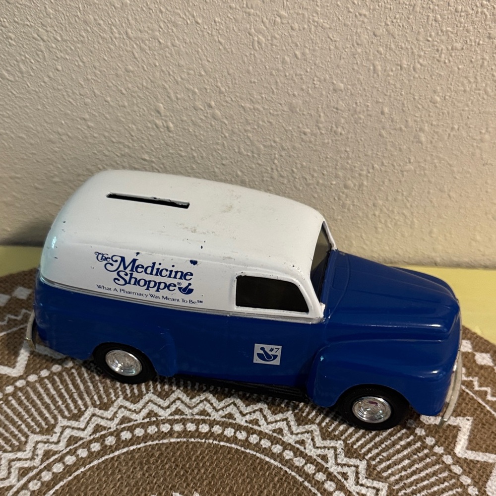 ERTL Die Cast ‘The Medicine Shoppe’ 1950 Ford Panel Toy Van Bank